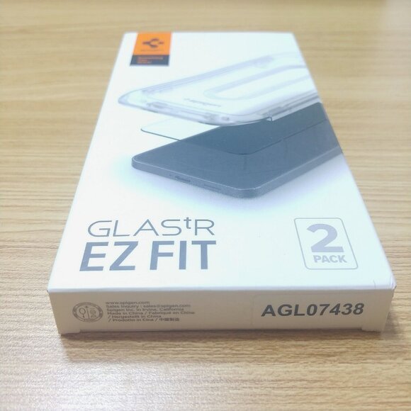 Spigen Samsung Galaxy S24 GLAS.tR EZ Fit Screen Protector 2 Pack AGL07438 - Picture 2 of 4